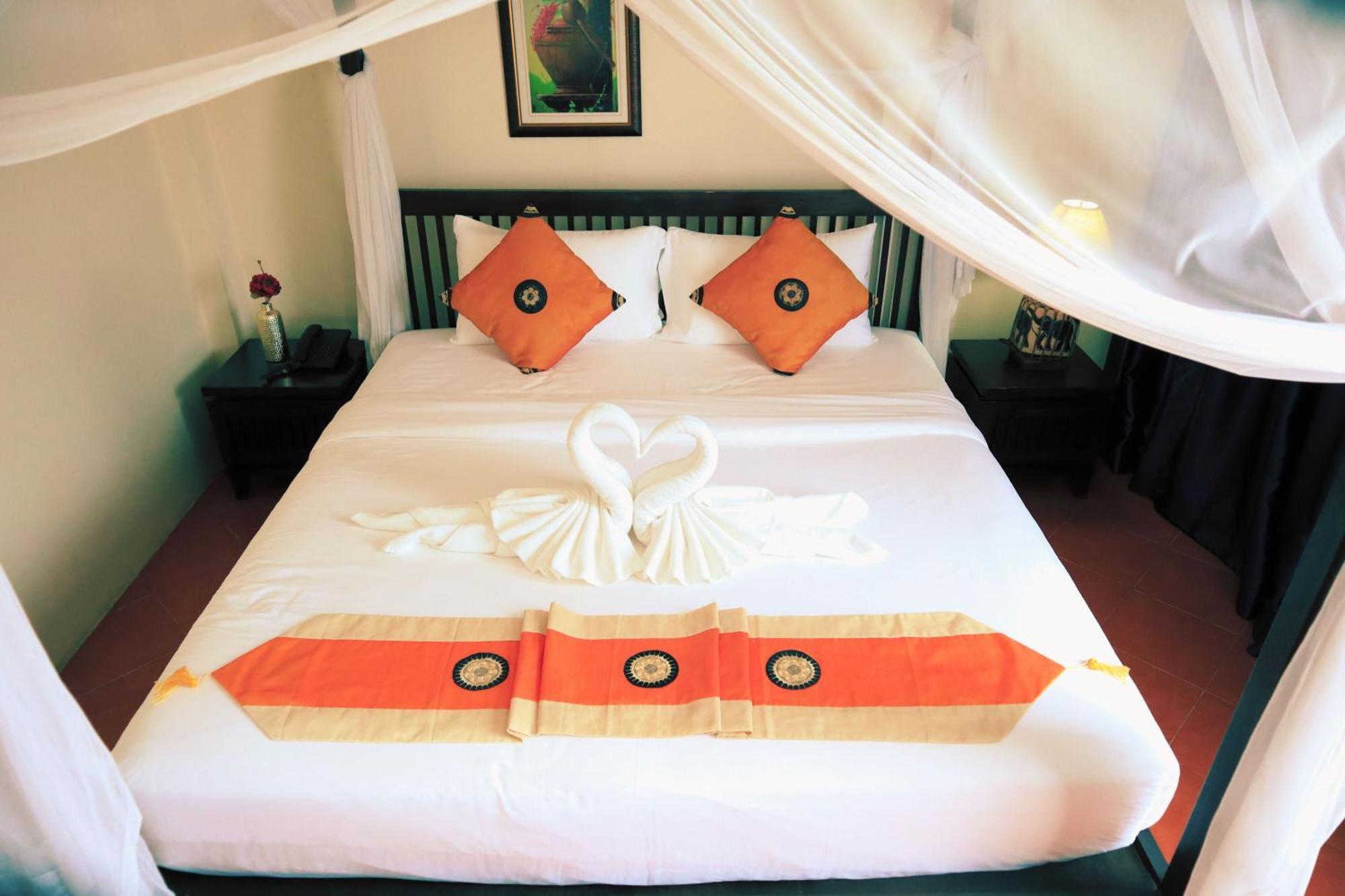 Harmony Patong Hotel Exterior photo